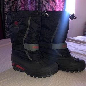 Kids Sorel Snow boots with liner. Size 3 black